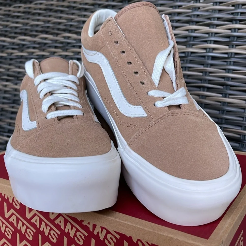 Vans WMNS Old Skool Stacked Soft Suede) Burro/True White VN0A7Q5MB69 Platforms
